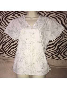 Med gear XS White and green Floral V-Neck Medical Scrub Top stained